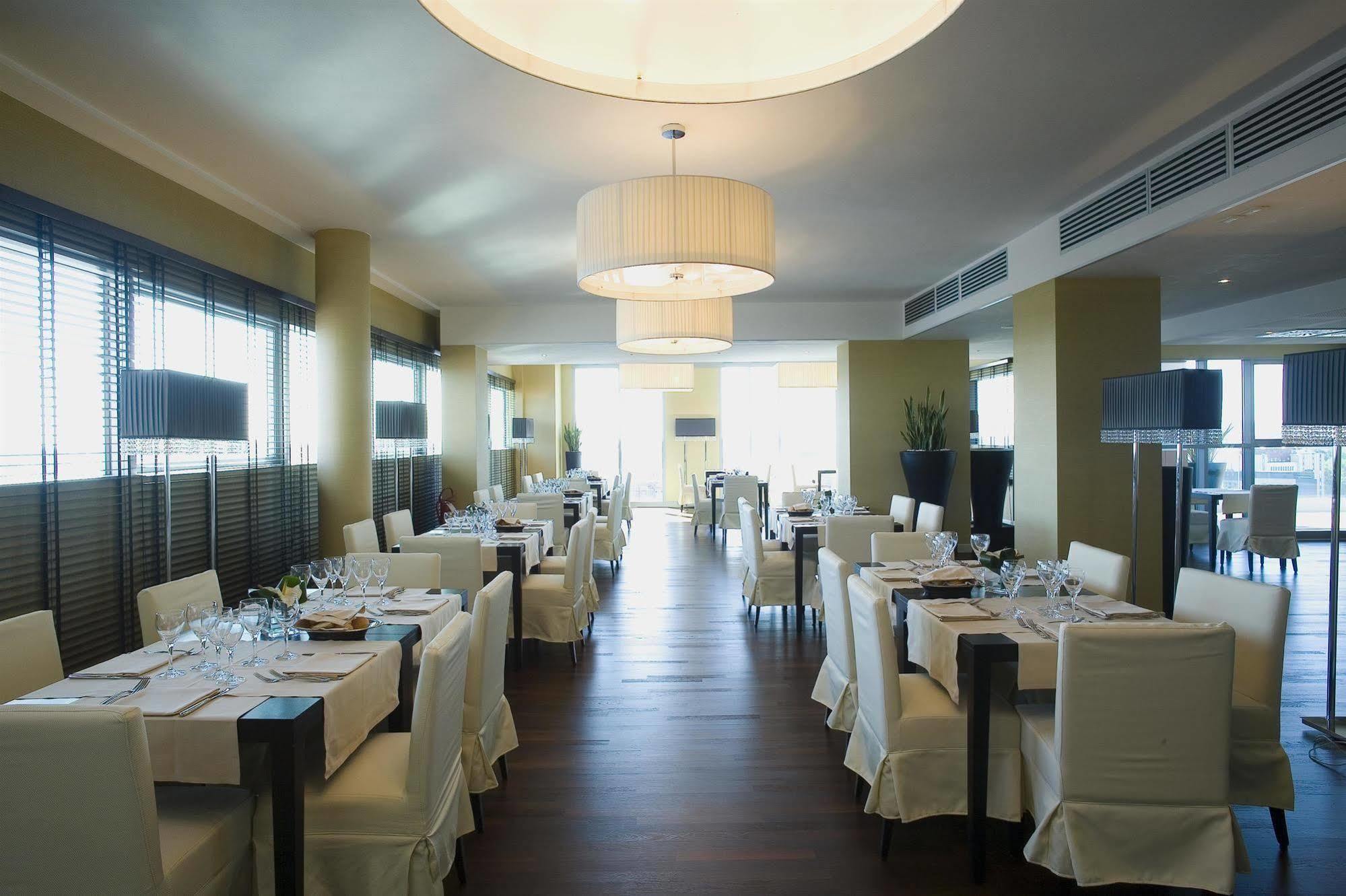 Nh Padova Hotel Restaurant photo